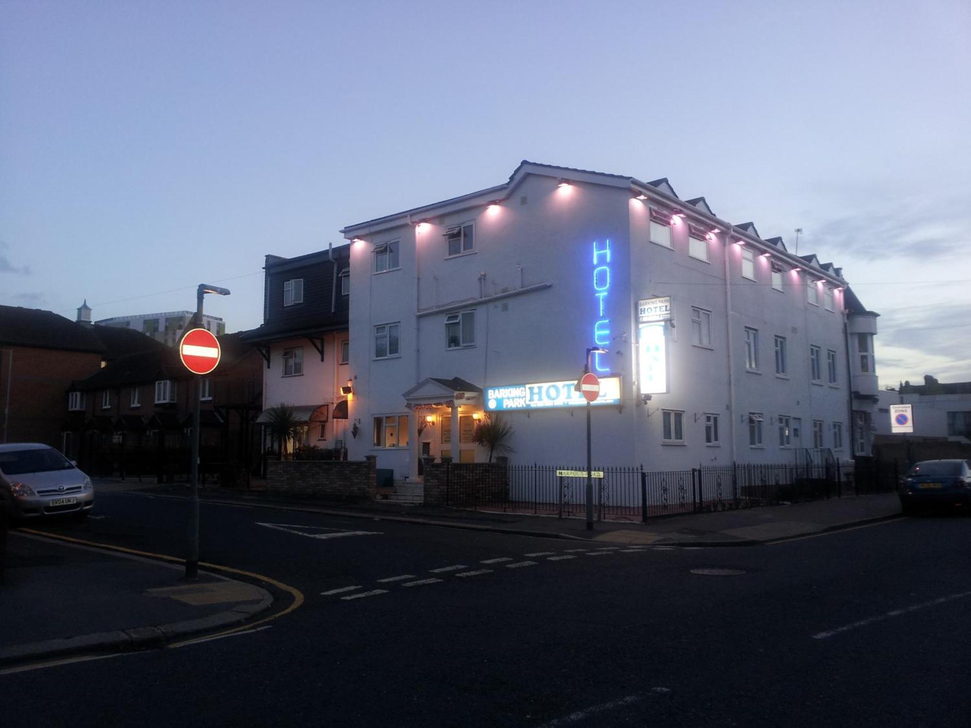 Barking Park Hotel Екстер'єр фото