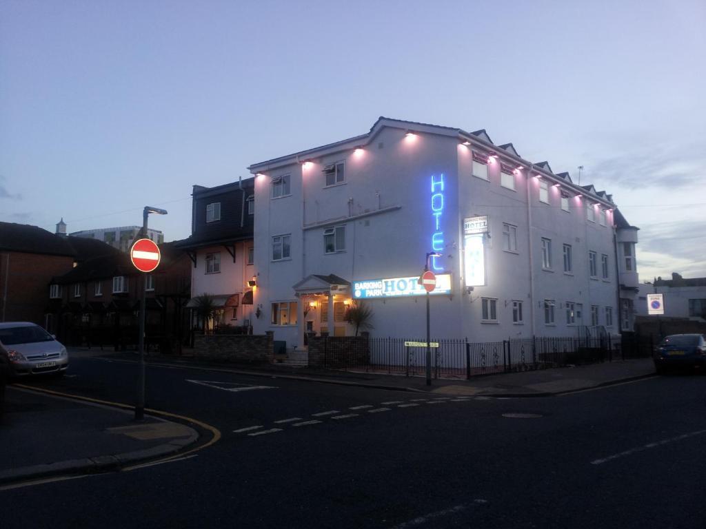 Barking Park Hotel Екстер'єр фото